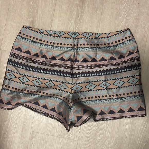 Aztec Print Short - Picture 2 of 3